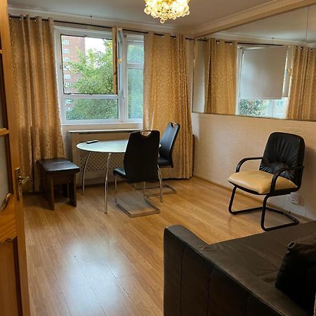 1 Bedroom Flat Close To City With Free Parking Arrangement Londra Esterno foto