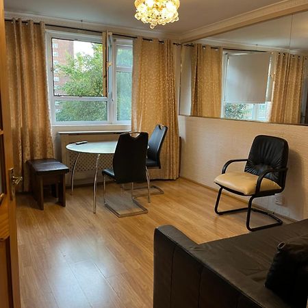 1 Bedroom Flat Close To City With Free Parking Arrangement Londra Esterno foto