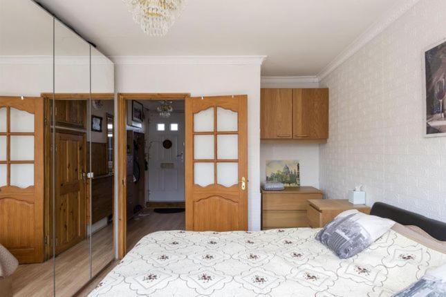 1 Bedroom Flat Close To City With Free Parking Arrangement Londra Esterno foto