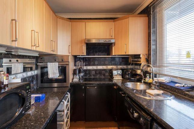 1 Bedroom Flat Close To City With Free Parking Arrangement Londra Esterno foto