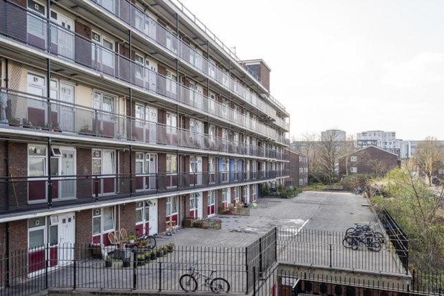 1 Bedroom Flat Close To City With Free Parking Arrangement Londra Esterno foto