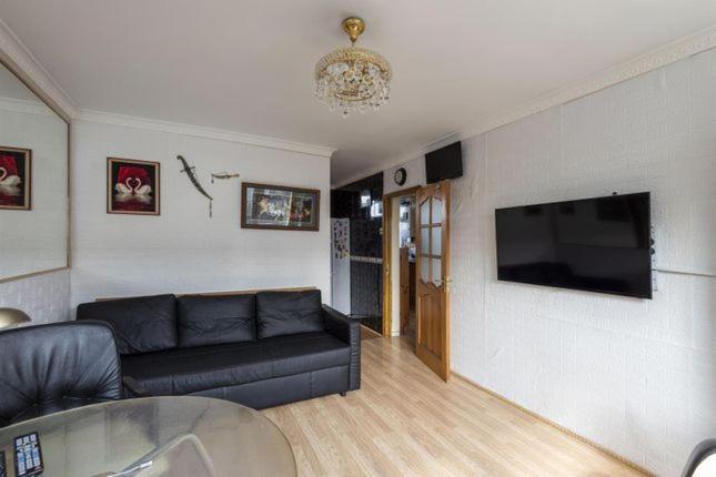 1 Bedroom Flat Close To City With Free Parking Arrangement Londra Esterno foto