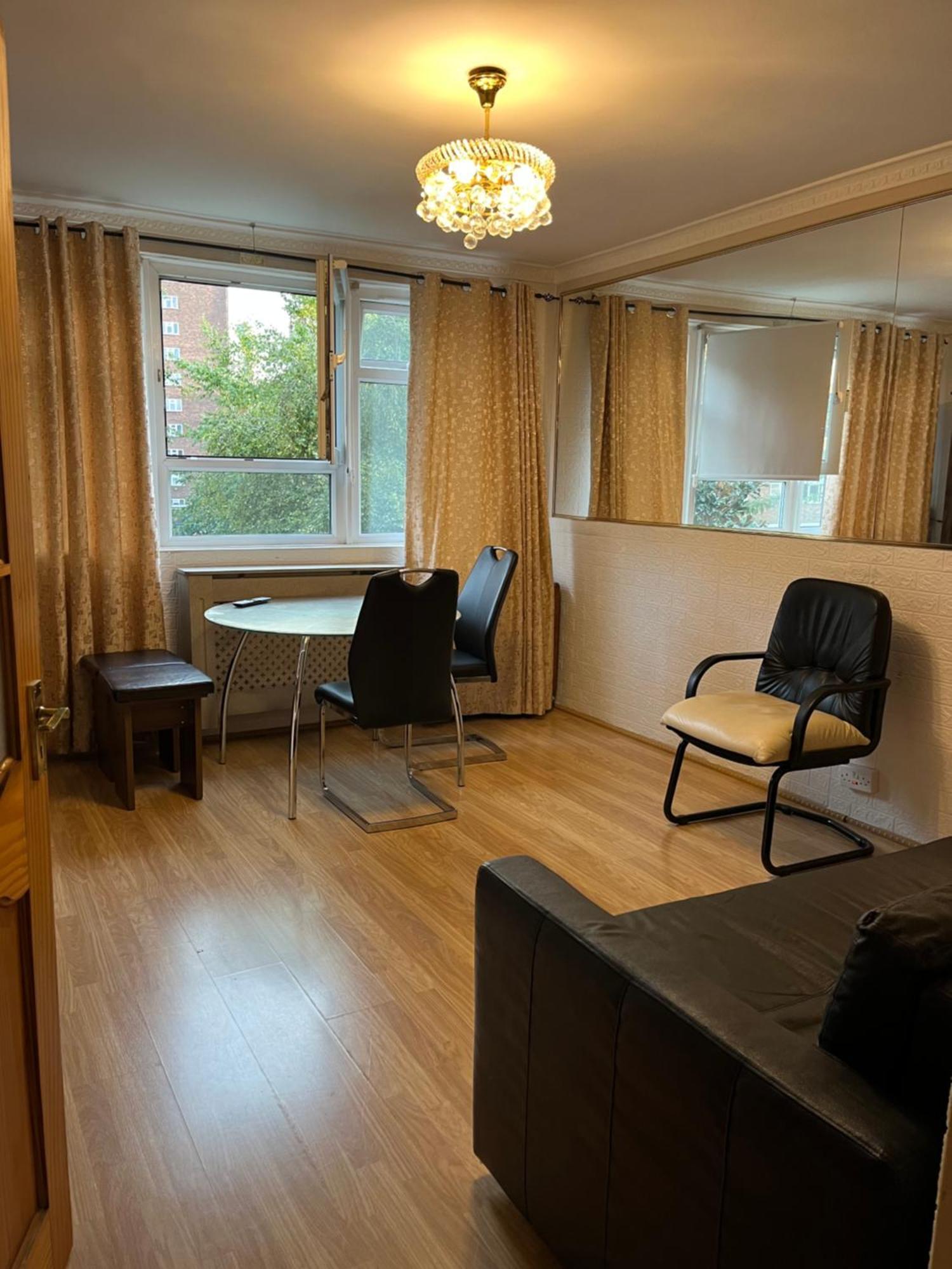 1 Bedroom Flat Close To City With Free Parking Arrangement Londra Esterno foto